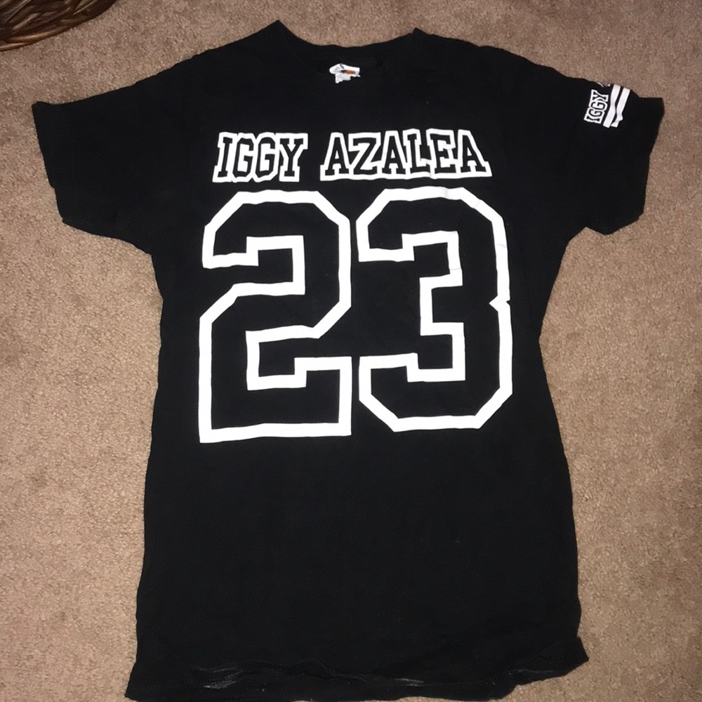 IGGY AZALEA black and white t-shirt🖤❣️